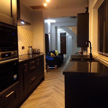 Hazelhurst House - 4 Bedrooms 2 Bathrooms Stoke-on-Trent Exterior foto