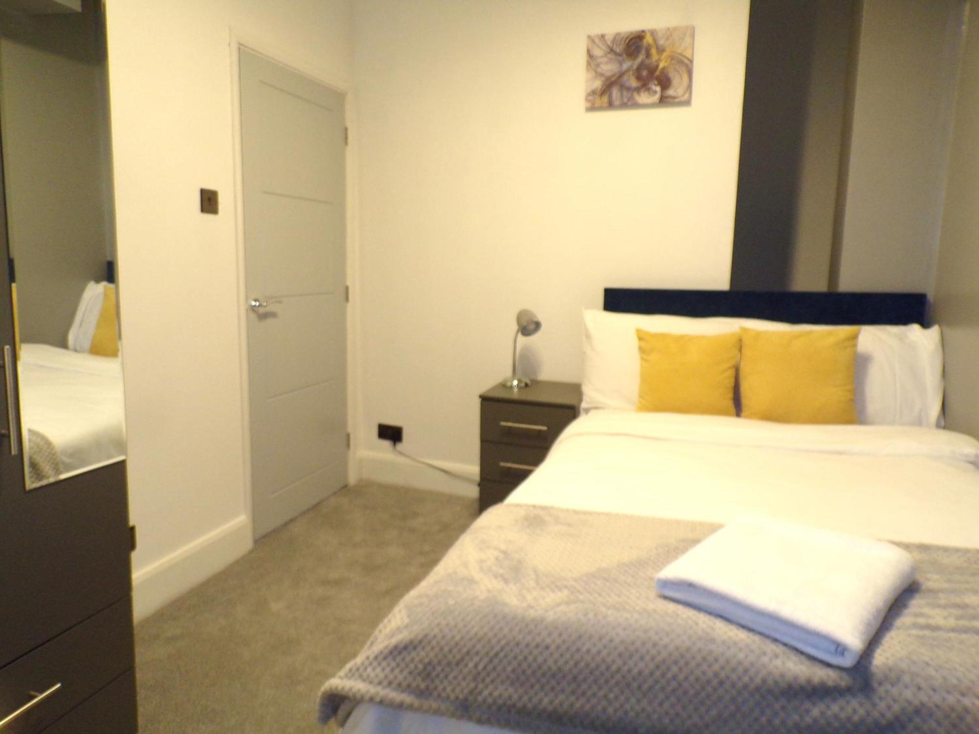 Hazelhurst House - 4 Bedrooms 2 Bathrooms Stoke-on-Trent Exterior foto