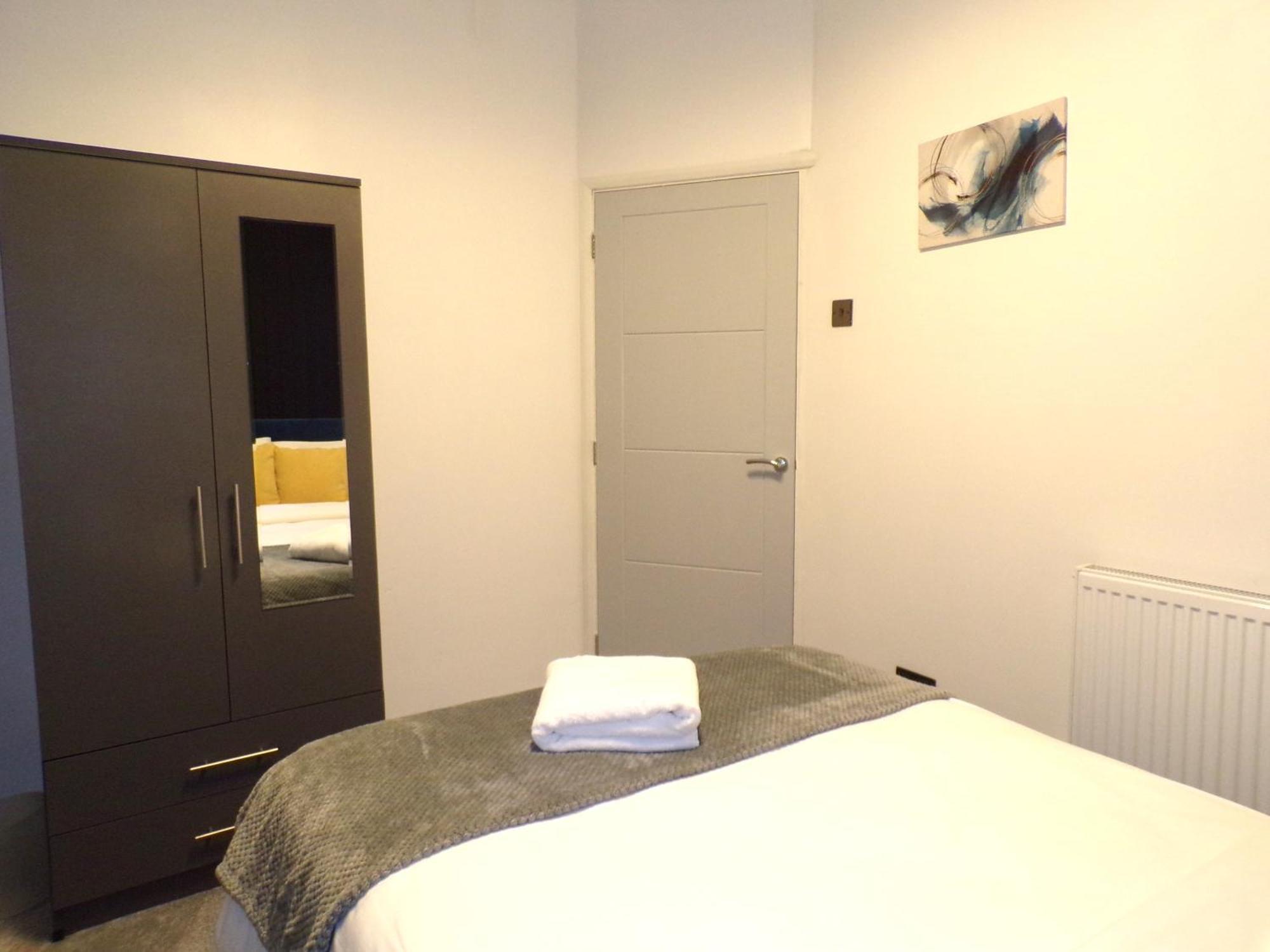 Hazelhurst House - 4 Bedrooms 2 Bathrooms Stoke-on-Trent Exterior foto